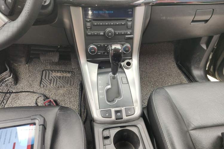 Used Chevrolet Captiva 2015 2.4L 4x4 Flagship Edition 7-Seater Gear Lever