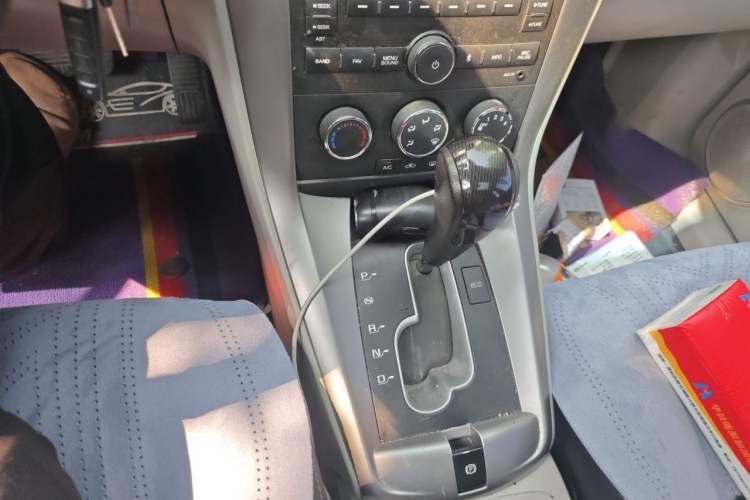 Used Chevrolet Captiva 2015 2.4L Two-Wheel Drive Urban Version 5 Seats Gear Lever