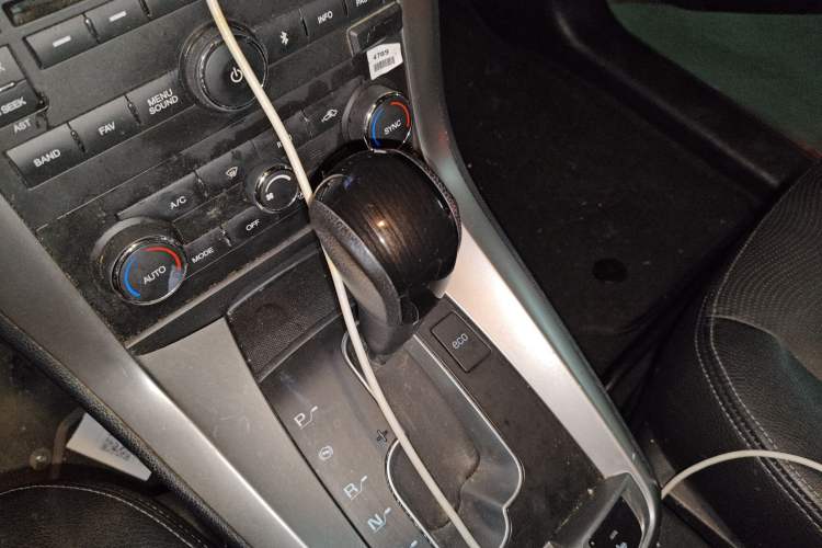 Used Chevrolet Captiva 2015 2.4L 4x4 Flagship Edition 7-Seater Gear Lever