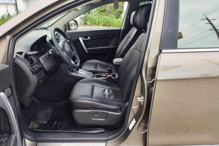 Used Chevrolet Captiva 2015 2.4L 4x4 Flagship Edition 7-Seater Interior 11