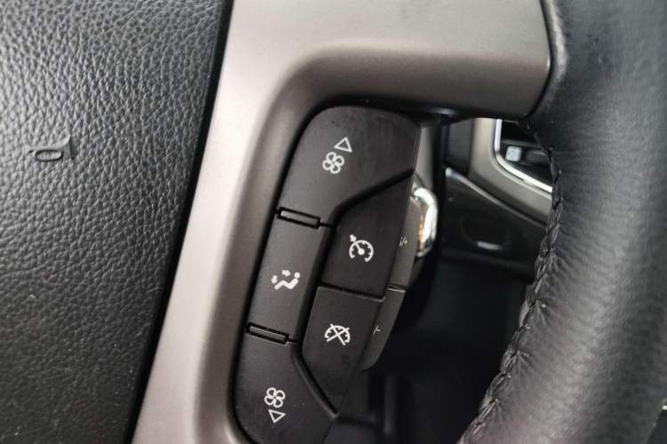 Used Chevrolet Captiva 2015 2.4L 4x4 Flagship Edition 7-Seater Interior 13