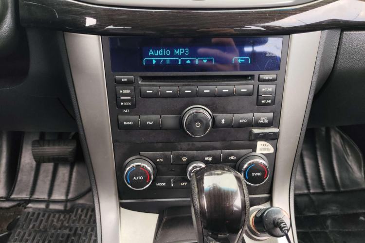Used Chevrolet Captiva 2015 2.4L 4x4 Flagship Edition 7-Seater Interior 14