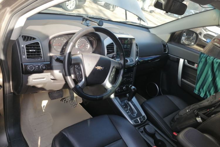 Used Chevrolet Captiva 2015 2.4L 4x4 Flagship Edition 7-Seater Interior 2