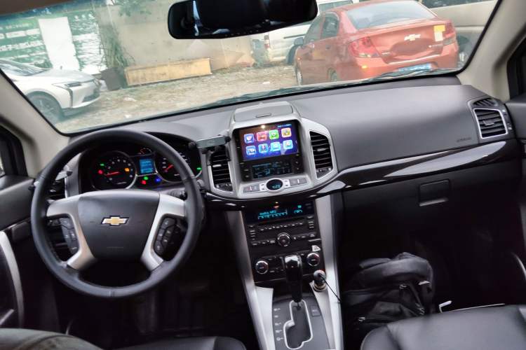 Used Chevrolet Captiva 2015 2.4L 4x4 Flagship Edition 7-Seater Interior 2