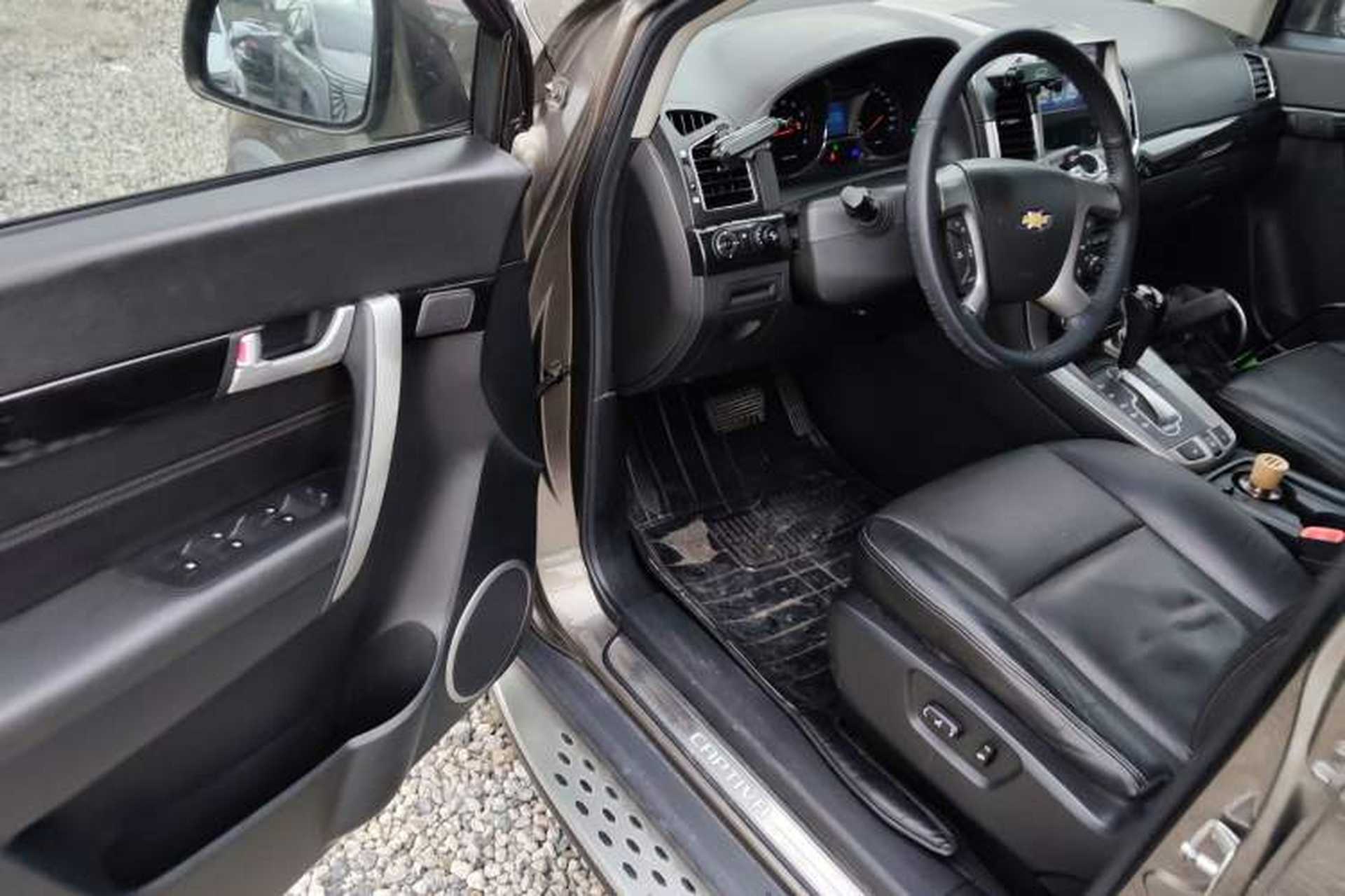 Used Chevrolet Captiva 2015 2.4L 4x4 Flagship Edition 7-Seater Interior 3