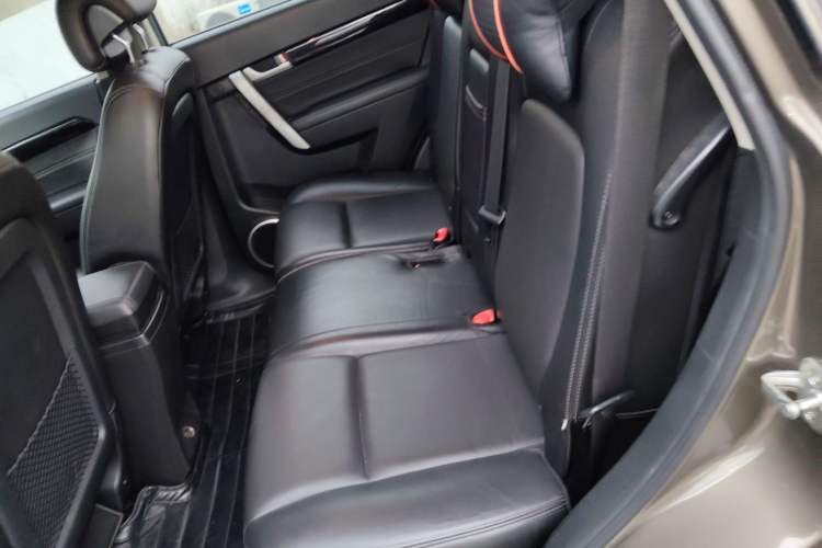 Used Chevrolet Captiva 2015 2.4L 4x4 Flagship Edition 7-Seater Interior 4