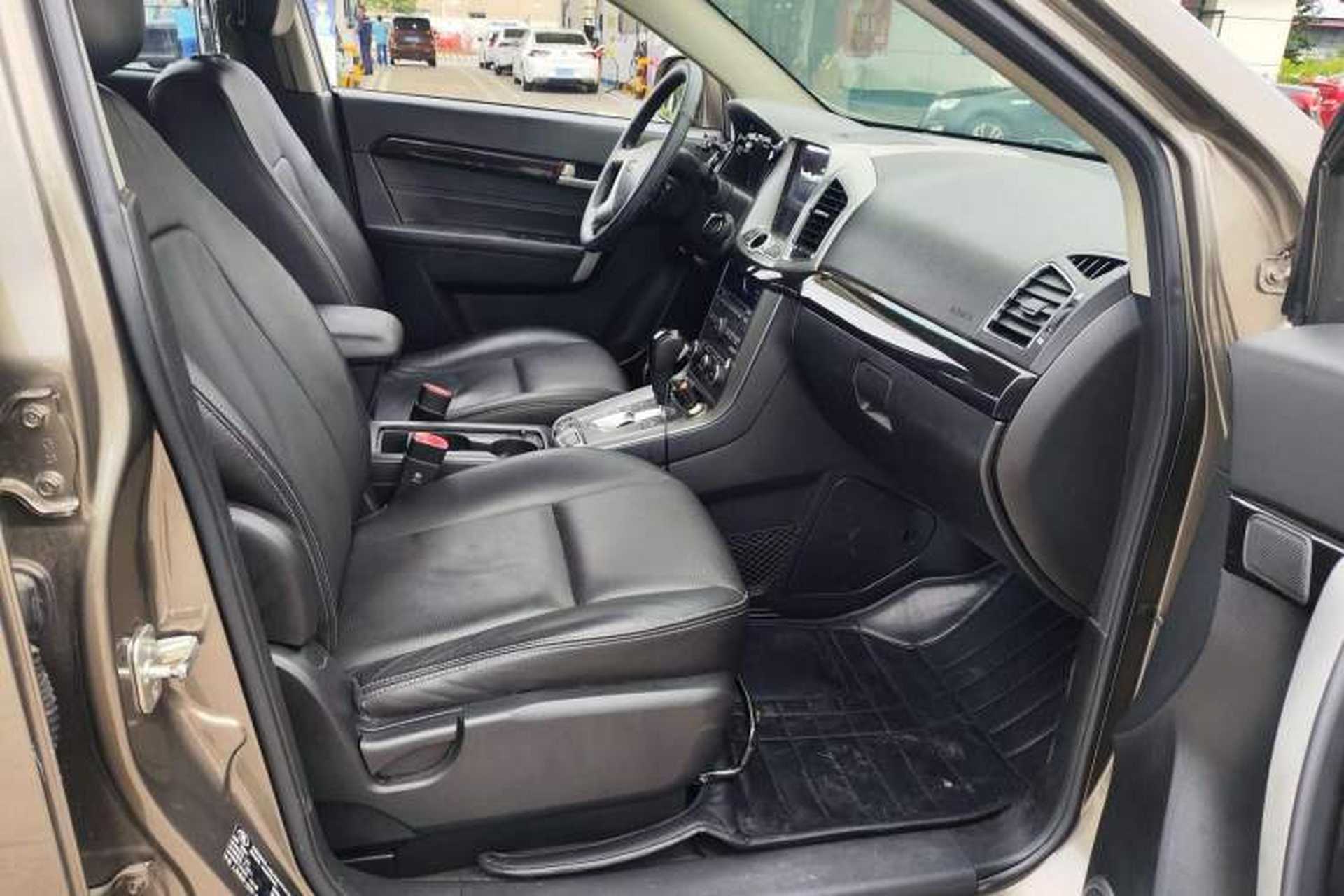 Used Chevrolet Captiva 2015 2.4L 4x4 Flagship Edition 7-Seater Interior 7