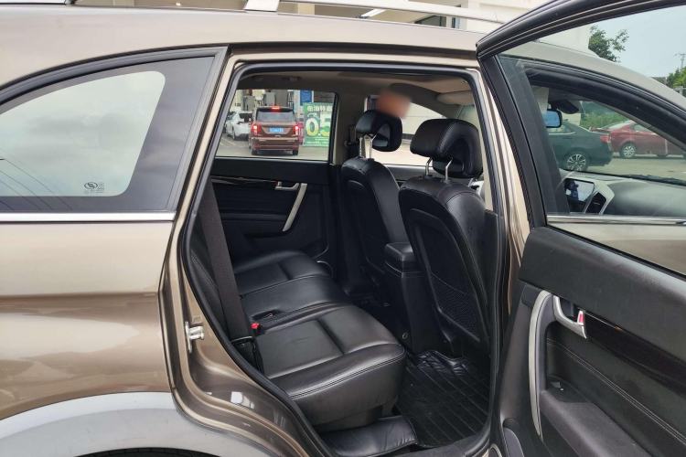 Used Chevrolet Captiva 2015 2.4L 4x4 Flagship Edition 7-Seater Interior 8