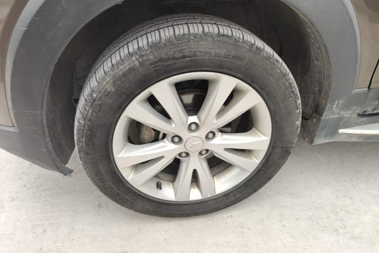 Used Chevrolet Captiva 2015 2.4L 4x4 Flagship Edition 7-Seater Left Front Wheel Hub
