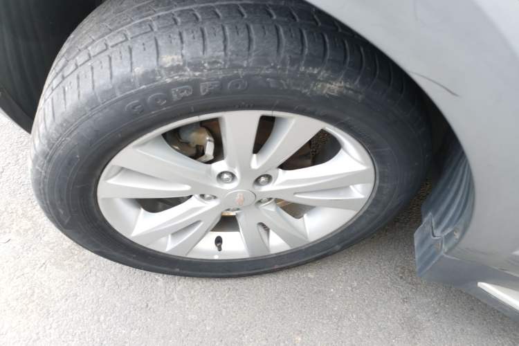 Used Chevrolet Captiva 2015 2.4L 4x4 Flagship Edition 7-Seater Left Front Wheel Hub