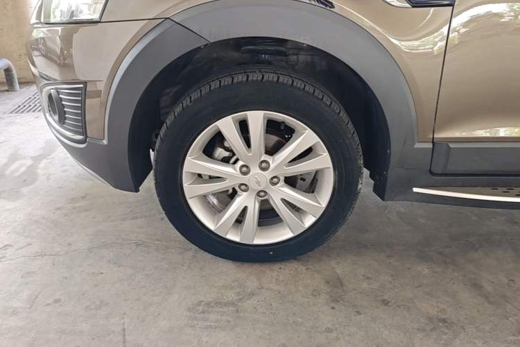 Used Chevrolet Captiva 2015 2.4L 4x4 Flagship Edition 7-Seater Left Front Wheel Hub