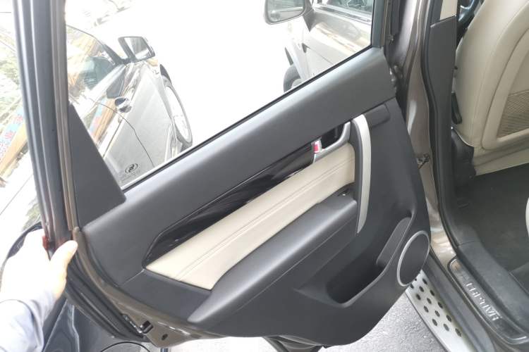 Used Chevrolet Captiva 2015 2.4L 4x4 Flagship Edition 7-Seater Left Rear Door Interior