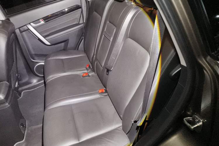 Used Chevrolet Captiva 2015 2.4L 4x4 Flagship Edition 7-Seater Left Rear Seat
