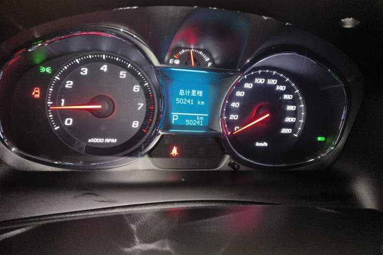 Used Chevrolet Captiva 2015 2.4L 4x4 Flagship Edition 7-Seater Odometer Close Up