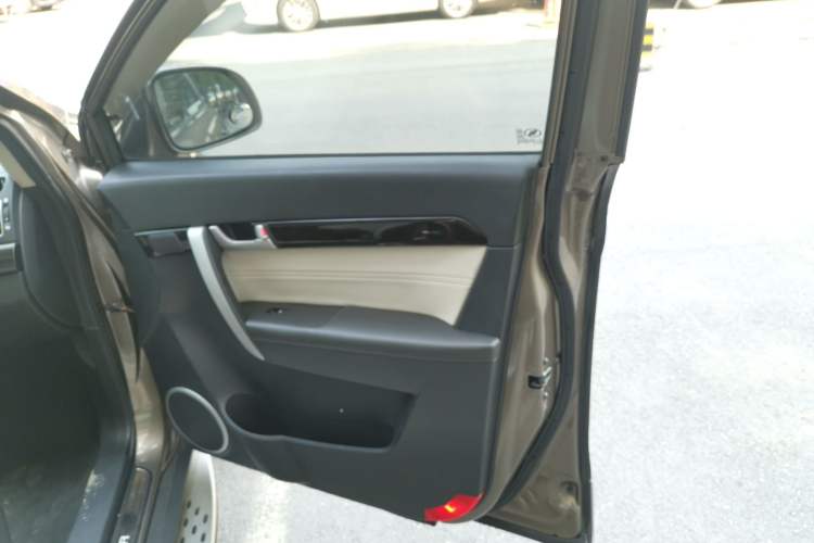 Used Chevrolet Captiva 2015 2.4L 4x4 Flagship Edition 7-Seater Right Front Door Interior