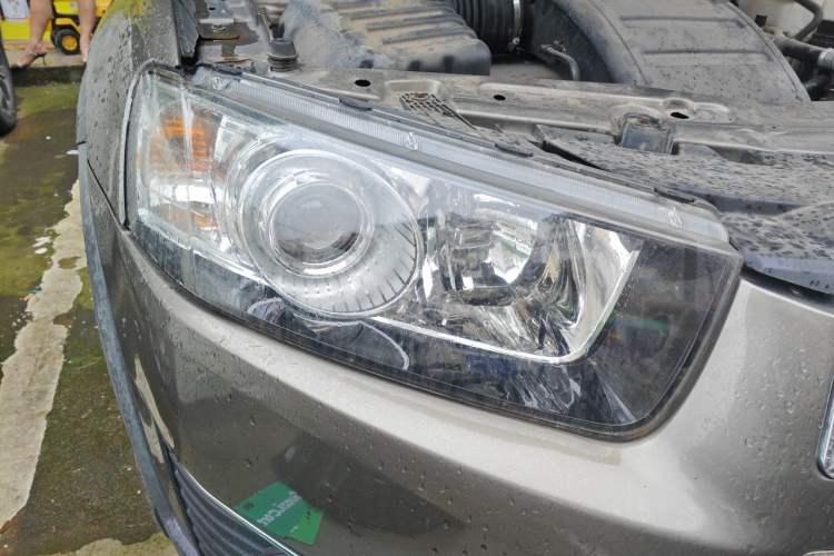 Used Chevrolet Captiva 2015 2.4L 4x4 Flagship Edition 7-Seater Right Front Headlight