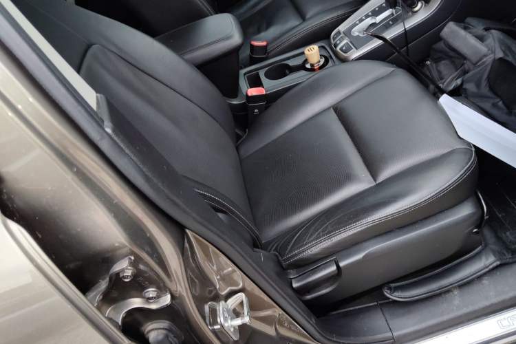 Used Chevrolet Captiva 2015 2.4L 4x4 Flagship Edition 7-Seater Right Front Seat