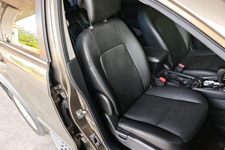 Used Chevrolet Captiva 2015 2.4L 4x4 Flagship Edition 7-Seater Right Front Seat