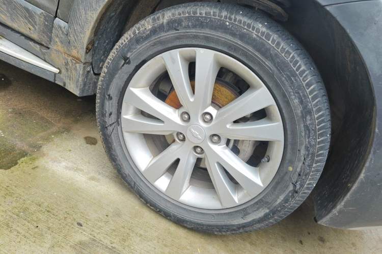 Used Chevrolet Captiva 2015 2.4L 4x4 Flagship Edition 7-Seater Right Front Wheel Hub