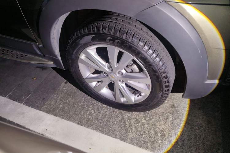 Used Chevrolet Captiva 2015 2.4L 4x4 Flagship Edition 7-Seater Right Front Wheel Hub