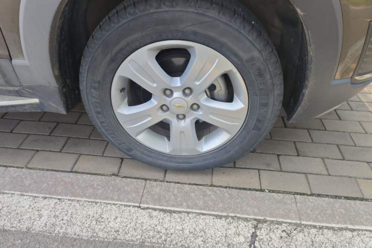Used Chevrolet Captiva 2015 2.4L Two-Wheel Drive Urban Version 5 Seats Right Front Wheel Hub