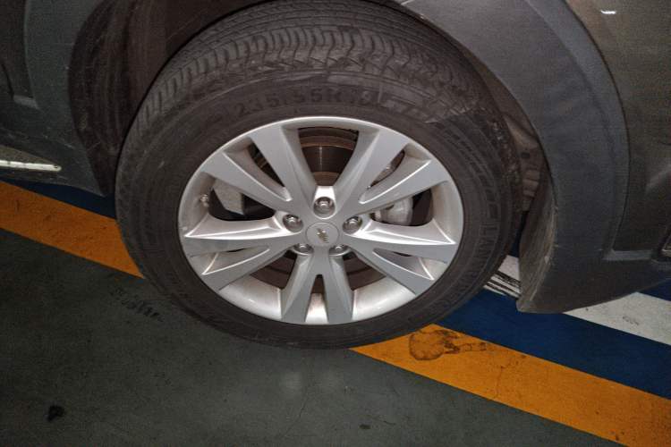 Used Chevrolet Captiva 2015 2.4L 4x4 Flagship Edition 7-Seater Right Front Wheel Hub
