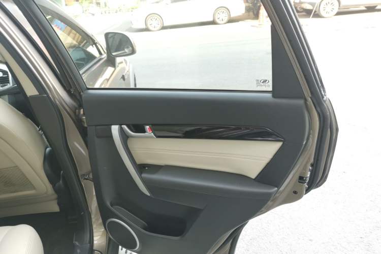 Used Chevrolet Captiva 2015 2.4L 4x4 Flagship Edition 7-Seater Right Rear Door Interior
