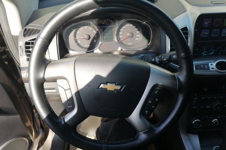 Used Chevrolet Captiva 2015 2.4L 4x4 Flagship Edition 7-Seater Steering Wheel