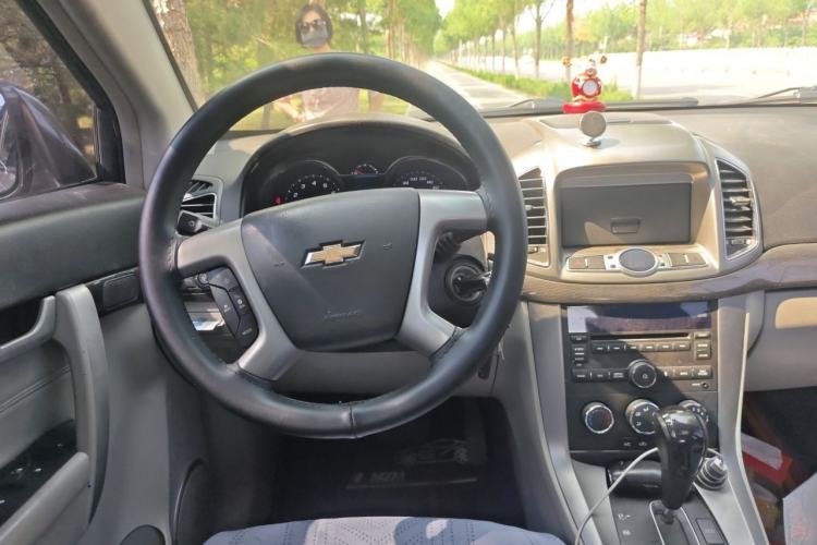 Used Chevrolet Captiva 2015 2.4L Two-Wheel Drive Urban Version 5 Seats Steering Wheel