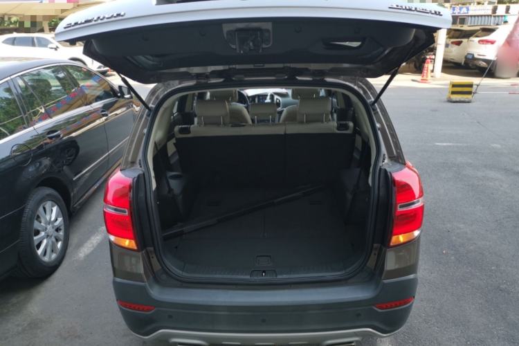 Used Chevrolet Captiva 2015 2.4L 4x4 Flagship Edition 7-Seater Trunk