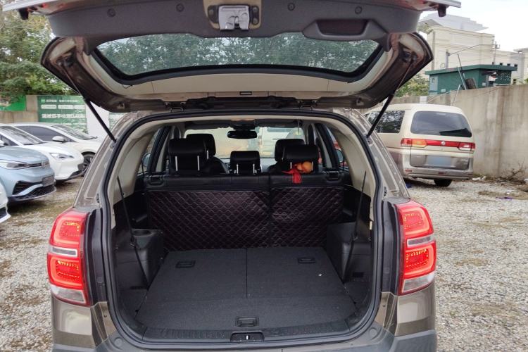 Used Chevrolet Captiva 2015 2.4L 4x4 Flagship Edition 7-Seater Trunk