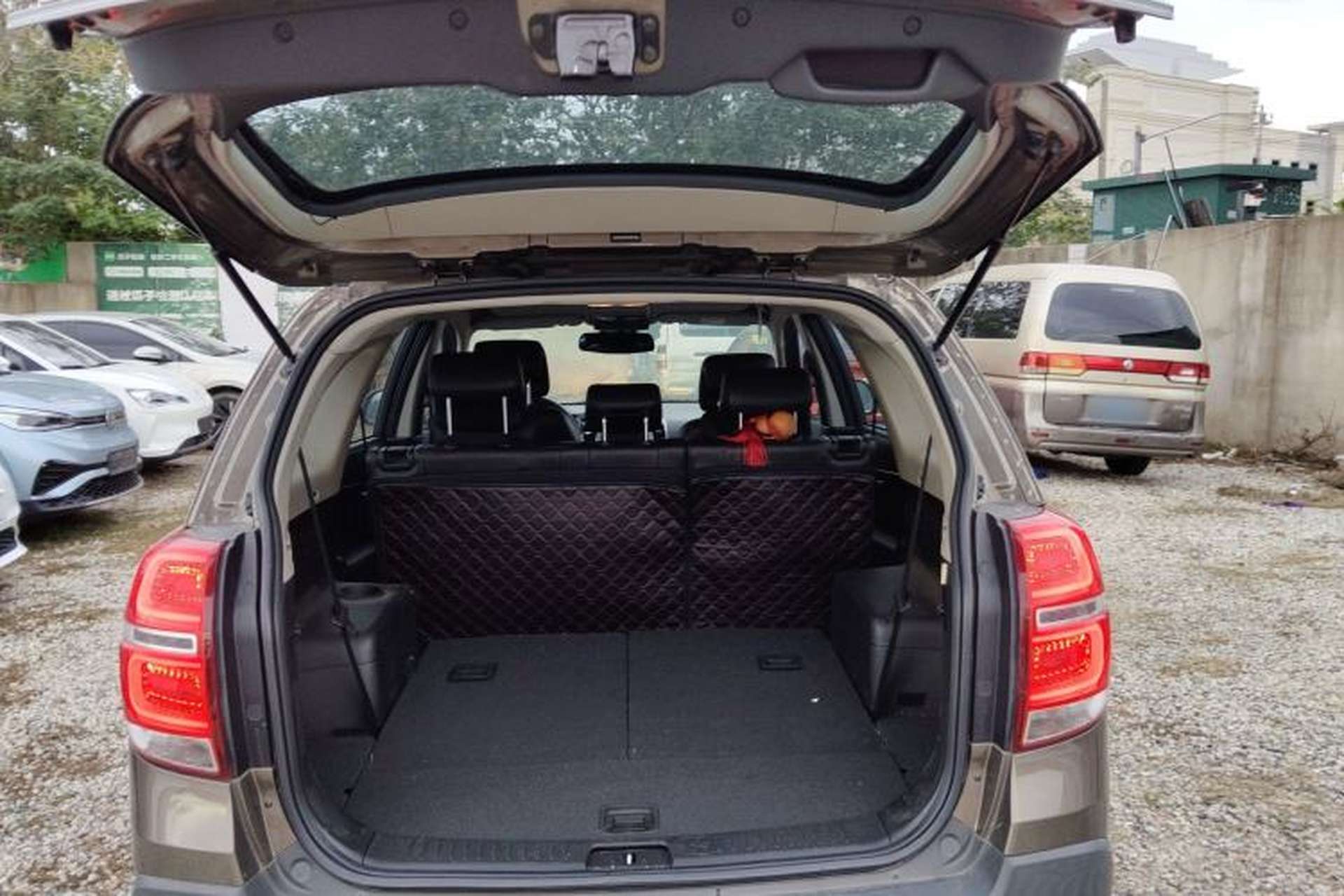 Used Chevrolet Captiva 2015 2.4L 4x4 Flagship Edition 7-Seater Trunk