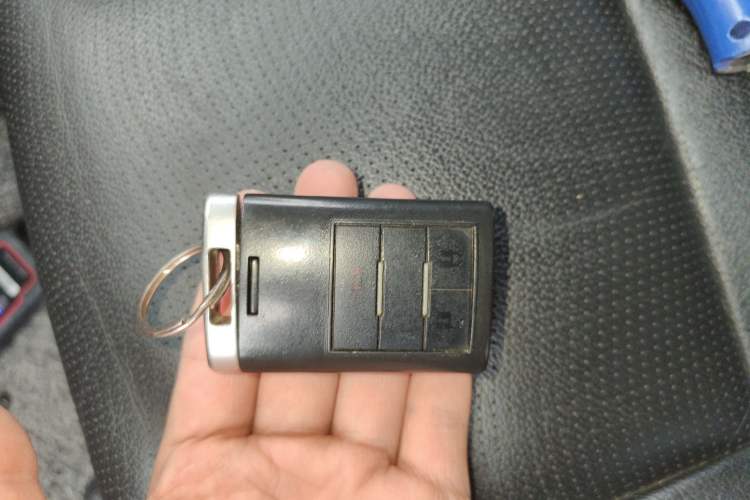 Used Chevrolet Captiva 2015 2.4L 4x4 Flagship Edition 7-Seater Vehicle Key