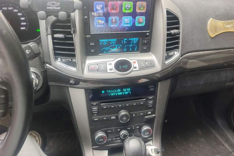 Used Chevrolet Captiva 2015 2.4L 4x4 Flagship Edition 7-Seater Audio And AC Panel