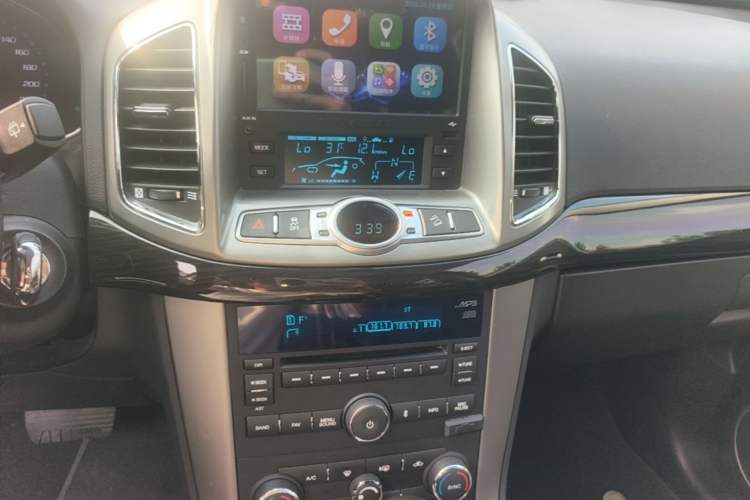 Used Chevrolet Captiva 2015 2.4L 4x4 Flagship Edition 7-Seater Audio And AC Panel
