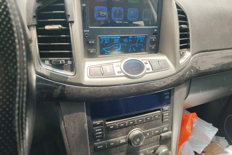 Used Chevrolet Captiva 2015 2.4L 4x4 Flagship Edition 7-Seater Audio And AC Panel