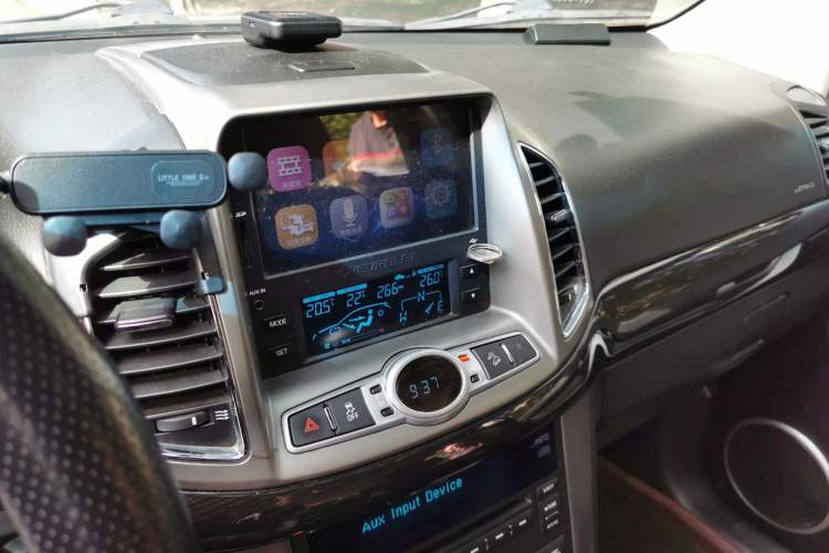 Used Chevrolet Captiva 2015 2.4L 4x4 Flagship Edition 7-Seater Audio And AC Panel