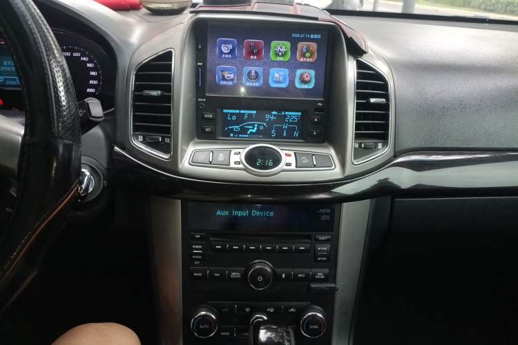 Used Chevrolet Captiva 2015 2.4L 4x4 Flagship Edition 7-Seater Audio And AC Panel