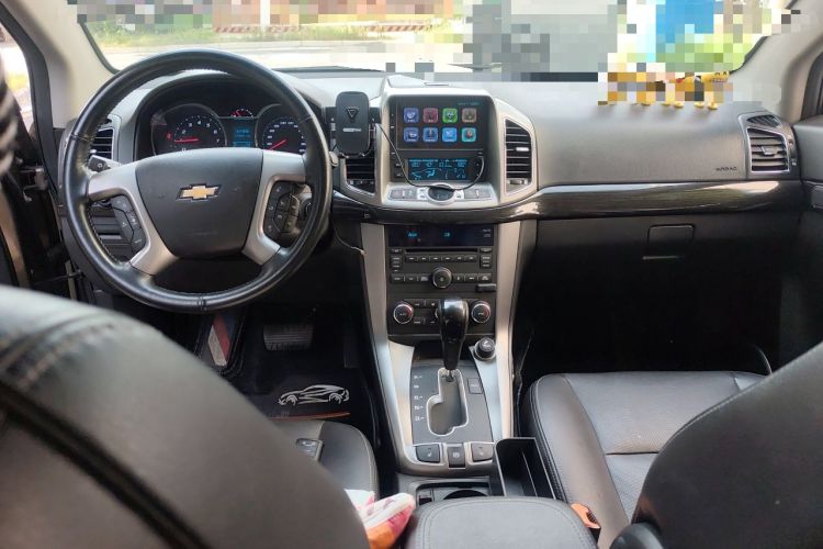 Used Chevrolet Captiva 2015 2.4L 4x4 Flagship Edition 7-Seater Center Console