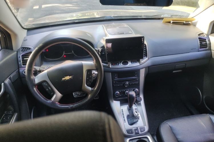 Used Chevrolet Captiva 2015 2.4L 4x4 Flagship Edition 7-Seater Center Console