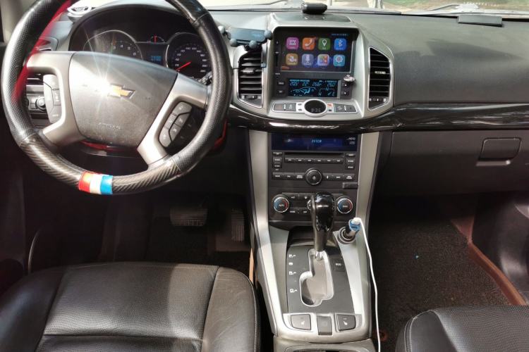 Used Chevrolet Captiva 2015 2.4L 4x4 Flagship Edition 7-Seater Center Console