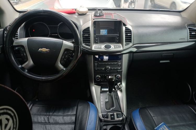 Used Chevrolet Captiva 2015 2.4L 4x4 Flagship Edition 7-Seater Center Console