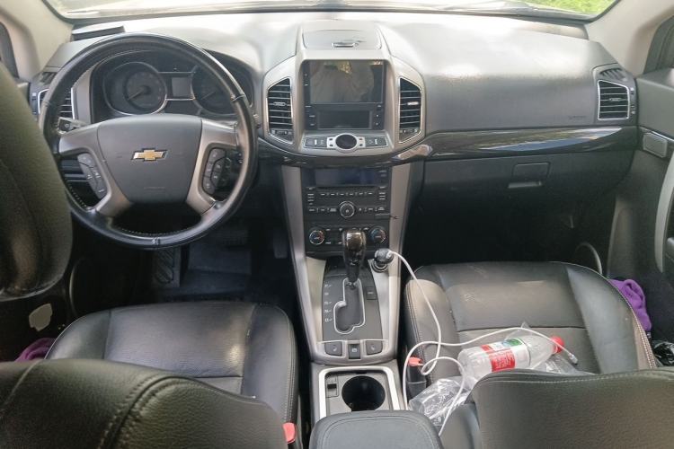 Used Chevrolet Captiva 2015 2.4L 4x4 Flagship Edition 7-Seater Center Console