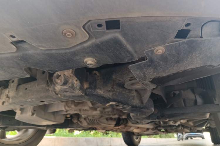 Used Chevrolet Captiva 2015 2.4L 4x4 Flagship Edition 7-Seater Chassis Front Left