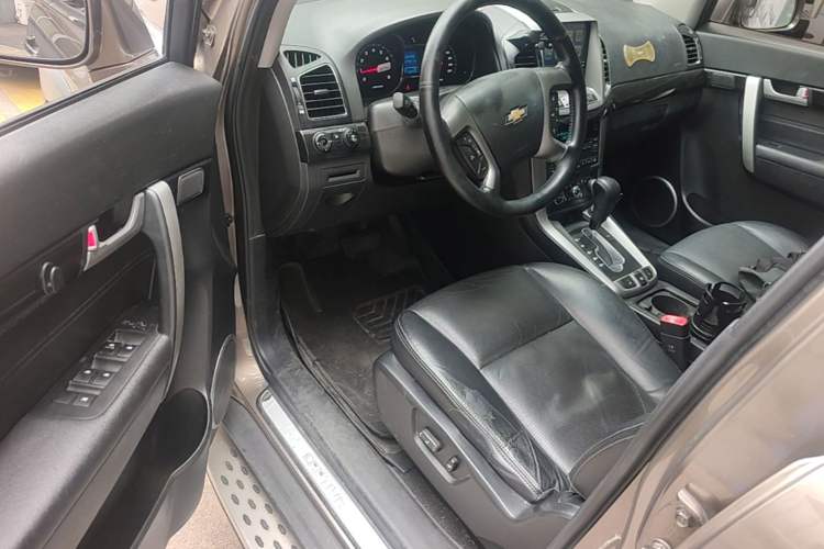 Used Chevrolet Captiva 2015 2.4L 4x4 Flagship Edition 7-Seater Driver Seat