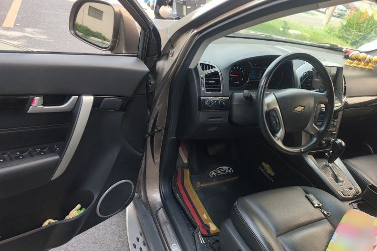 Used Chevrolet Captiva 2015 2.4L 4x4 Flagship Edition 7-Seater Driver Seat