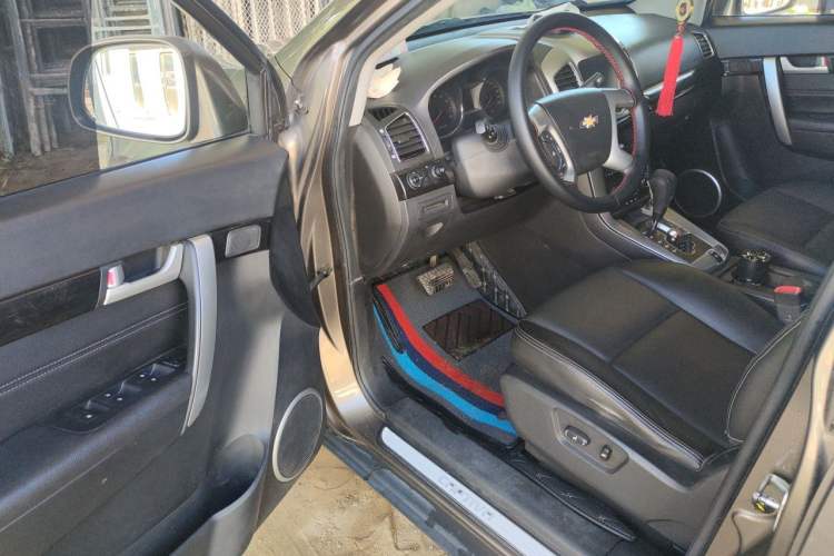 Used Chevrolet Captiva 2015 2.4L Two-Wheel Drive Urban Version 7 Seats Driver Seat