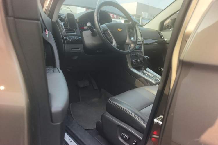 Used Chevrolet Captiva 2015 2.4L 4x4 Flagship Edition 7-Seater Driver Seat