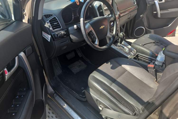 Used Chevrolet Captiva 2015 2.4L 4x4 Flagship Edition 7-Seater Driver Seat