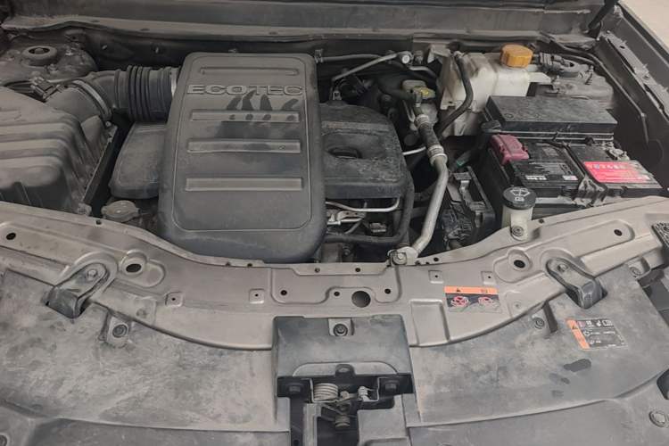 Used Chevrolet Captiva 2015 2.4L 4x4 Flagship Edition 7-Seater Engine Bay